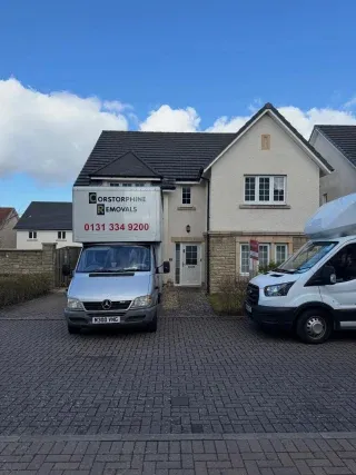 Huge team effort this week on this 3rd floor move from full packing and dismantling service, waste removal and full removal service.